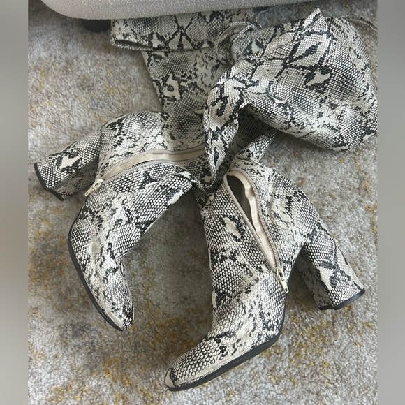 Thigh high snake skin boots - Picture 9 of 11